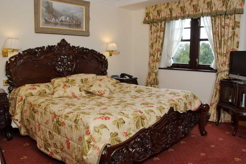 Stanhill Court Hotel, A Member Of Radisson Individuals Charlwood Room photo